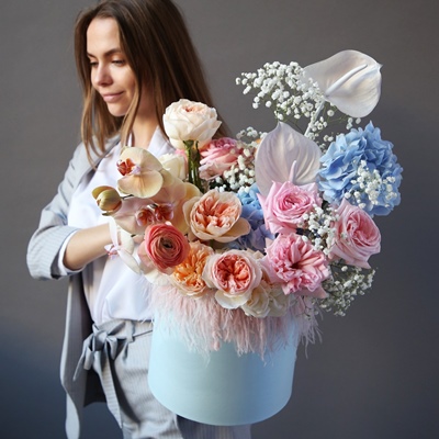 Send flowers in box to Moscow