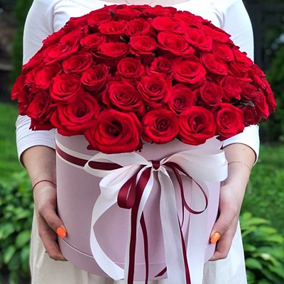 Roses in box delivery in Russia