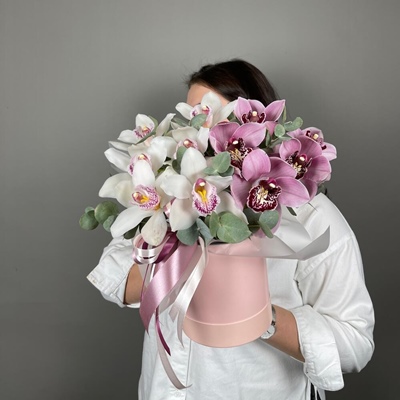 Send flowers in a box to Russia