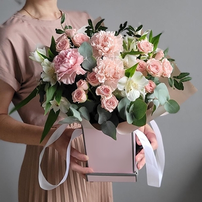 Send flowers in box to Russia