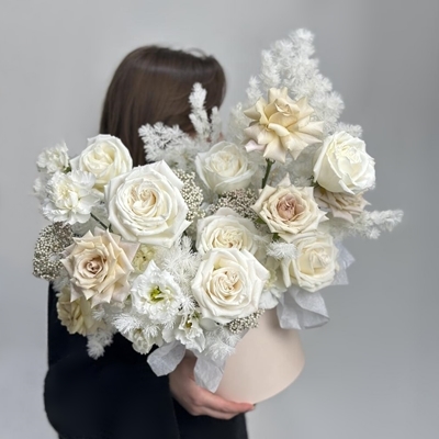 Flowers in box delivery in Russia