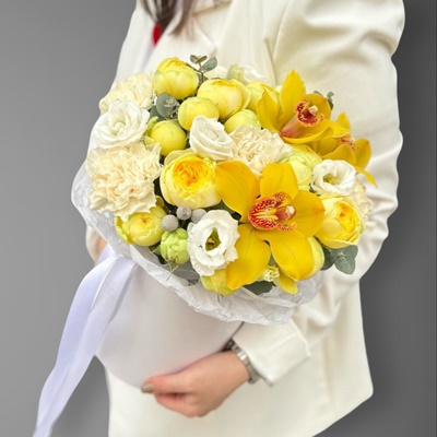 Send flowers in box to Moscow