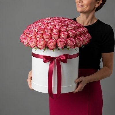 Roses in a box delivery for Moscow