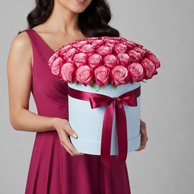 Roses in a box delivery in Moscow
