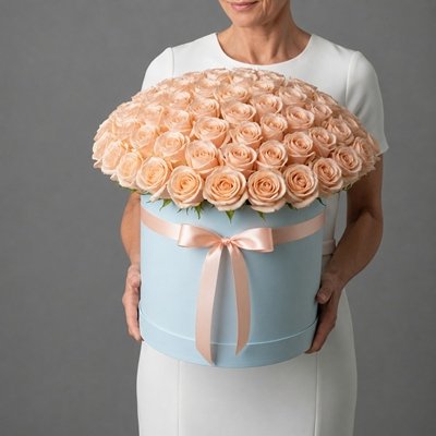 Roses in box to Moscow Russia