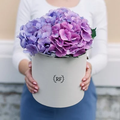 Flowers in box to St Petersburg