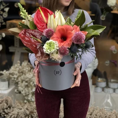 Send flowers in a box to Petersburg