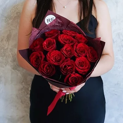 Send roses to Saint Petersburg