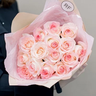 Rose delivery in Saint Petersburg