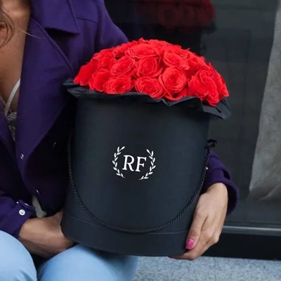 Roses in a box delivery for Petersburg