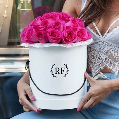 Roses in box delivery in Petersburg