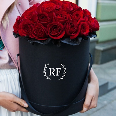 Roses in box to Petersburg