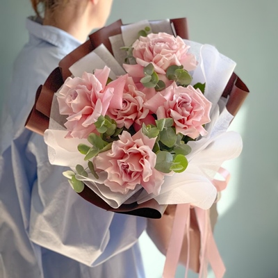 Send flowers in Petersburg Russia