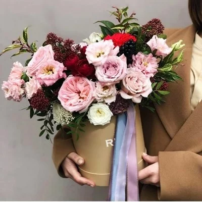 Flowers in a box to Saint Petersburg