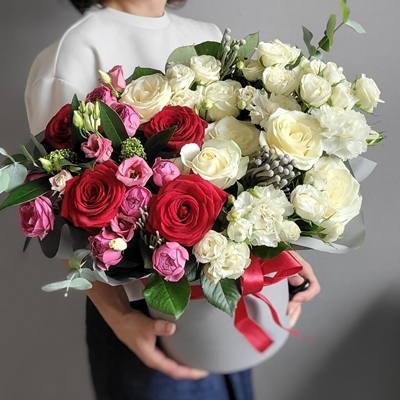 Flowers in box to Moscow City