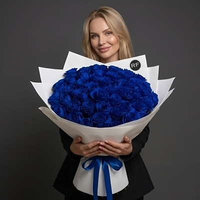 Blue rose delivery in Moscow