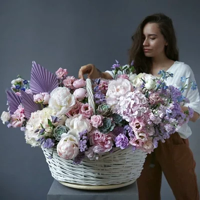 Flower basket delivery in Russia