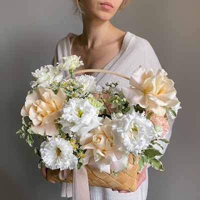 Flower basket to Russia Moscow