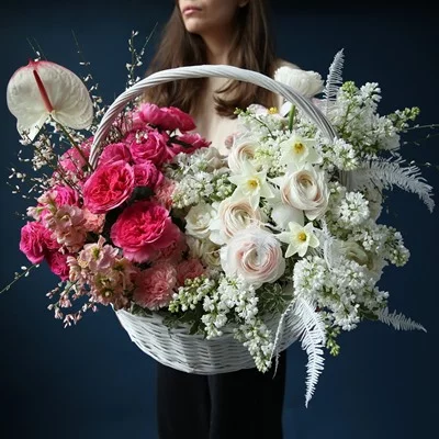 Flower basket delivery Russia