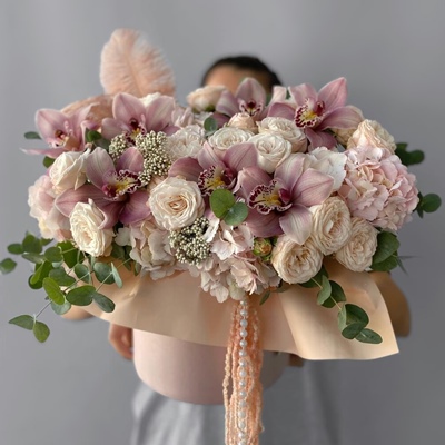 Flowers in box for Russia Moscow