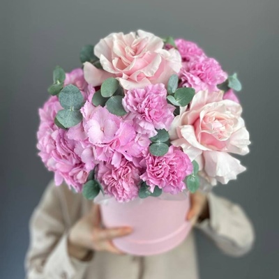 Flowers in boxes to Moscow