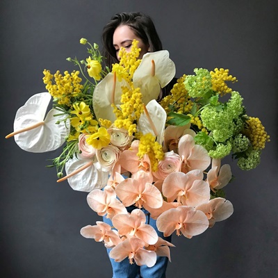 Роскошный букет цветов в Россию