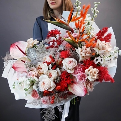 Luxury flower bouquets to Moscow