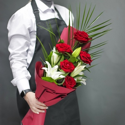 Order luxury flowers for Moscow