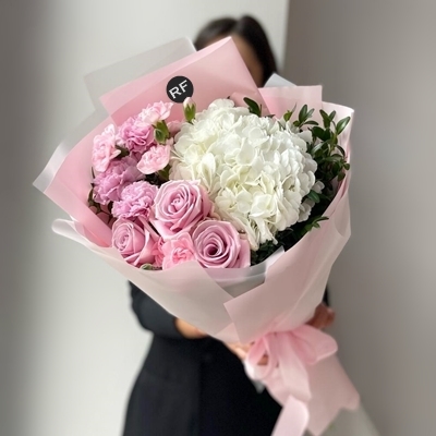 Luxury flowers to Moscow Russia