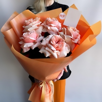 Send luxury flowers to Russia