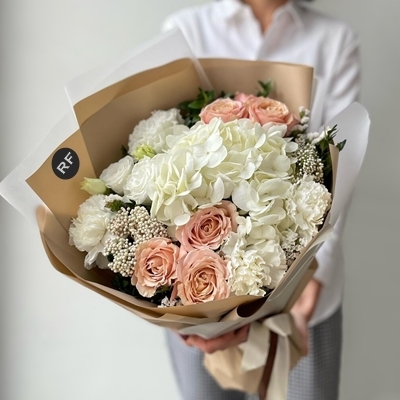 Luxury flower arrangement Moscow