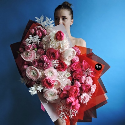 Luxury flower arrangements for Moscow