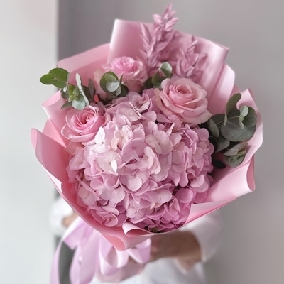 Flower arrangement to Moscow Russia