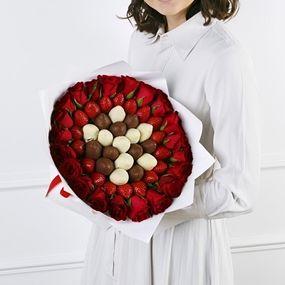 Strawberry bouquet delivery Russia