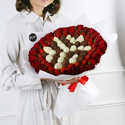 Strawberry bouquet delivery Moscow