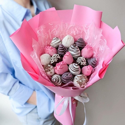 Strawberry bouquet for Moscow