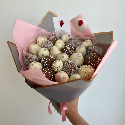 Strawberry bouquet delivery Yekaterinburg