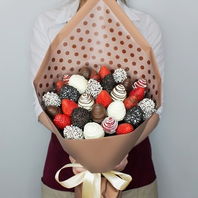 Send strawberry bouquets to Ekaterinburg
