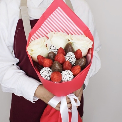 Strawberry bouquets delivery in Yekaterinburg