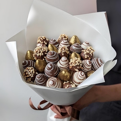 Strawberry bouquet delivery Kazan