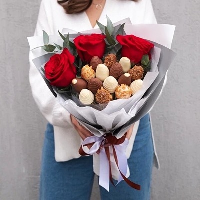 Strawberry bouquet delivery in Samara