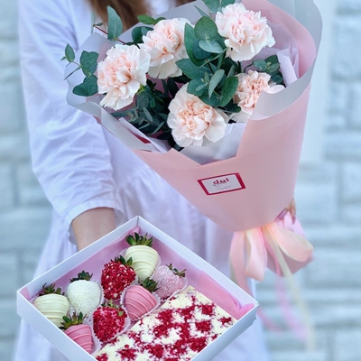 Strawberry bouquets delivery in Samara