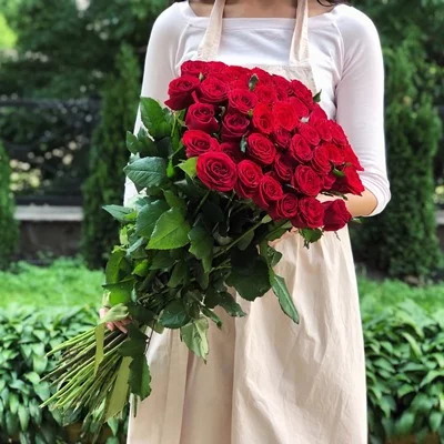 Birthday rose delivery Novosibirsk