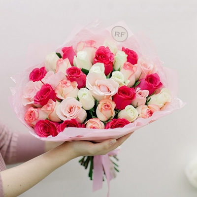 Luxury roses delivery in Novosibirsk