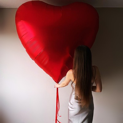 Heart balloon delivery in Moscow