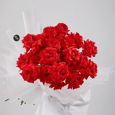 Red rose delivery in Moscow
